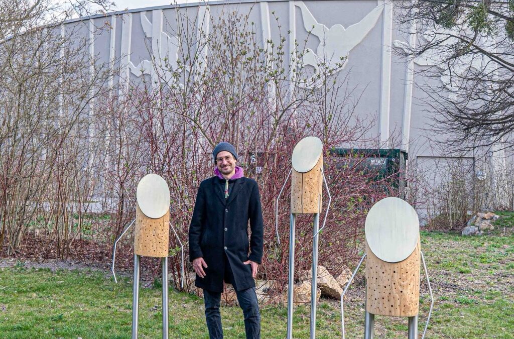 Die künstlerische Nisthilfe »Wandler im Sonnenlicht« von Ulrich Stolz steht ab sofort im Zoo Dresden